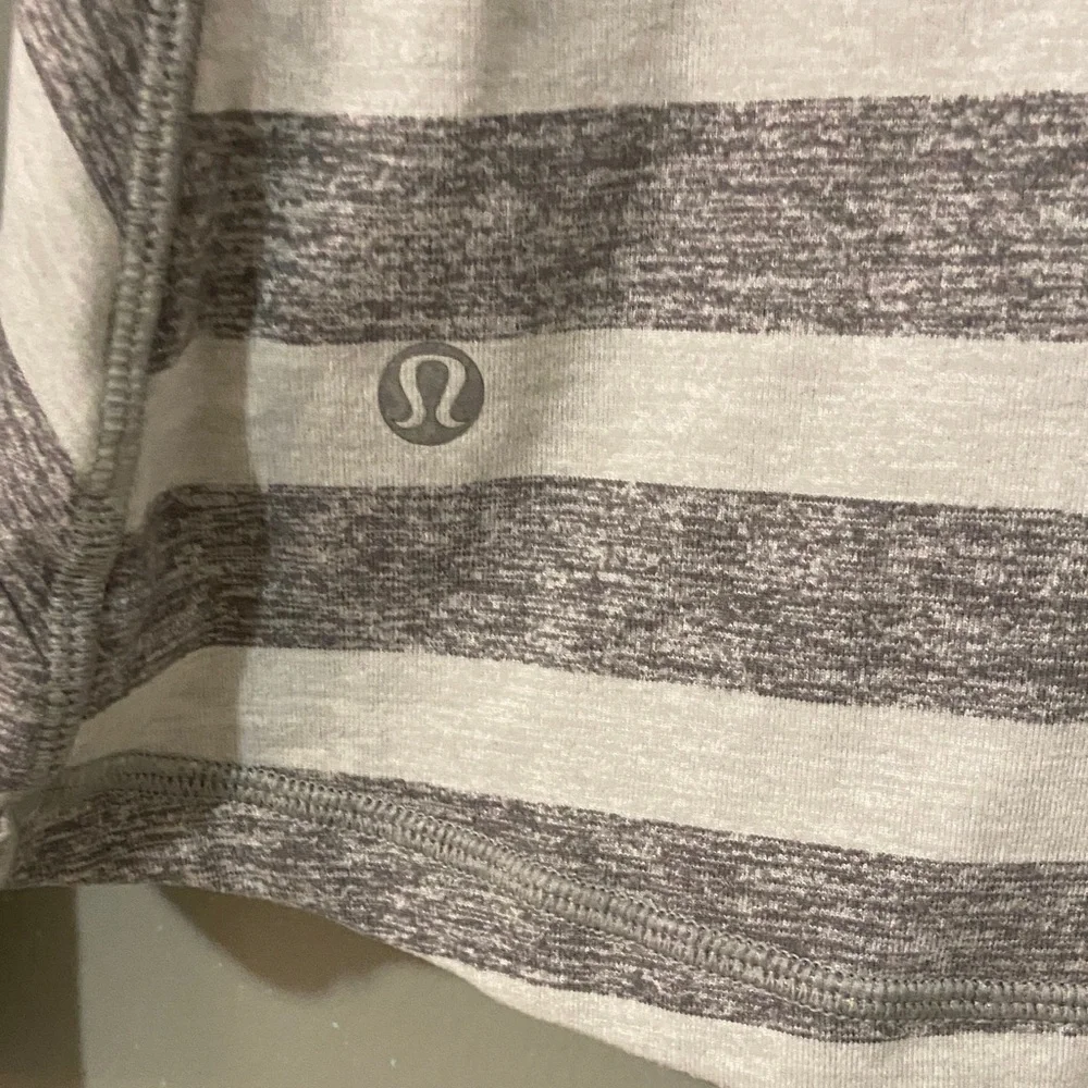 Lululemon quarter zip pull over size 6 dark / light gray stripe - Picture 9 of 13